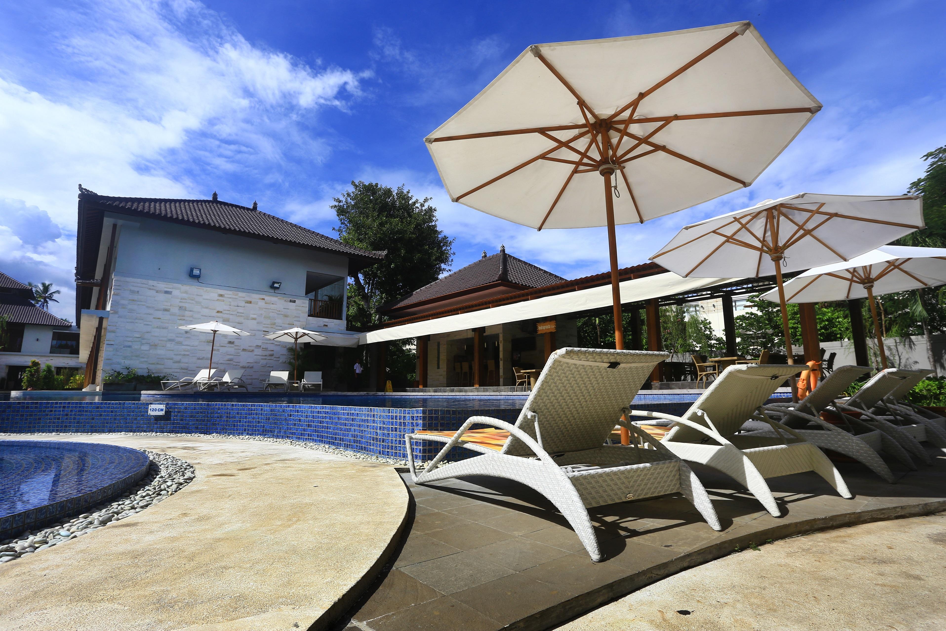 Grand Whiz Hotel Nusa Dua  Exterior photo