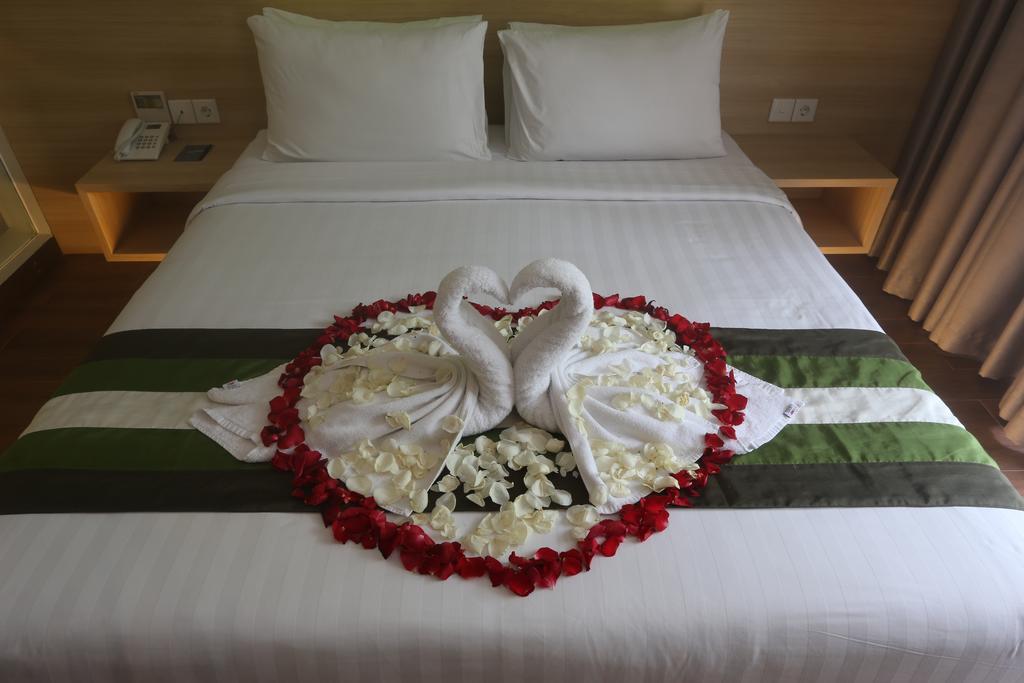 Grand Whiz Hotel Nusa Dua  Exterior photo