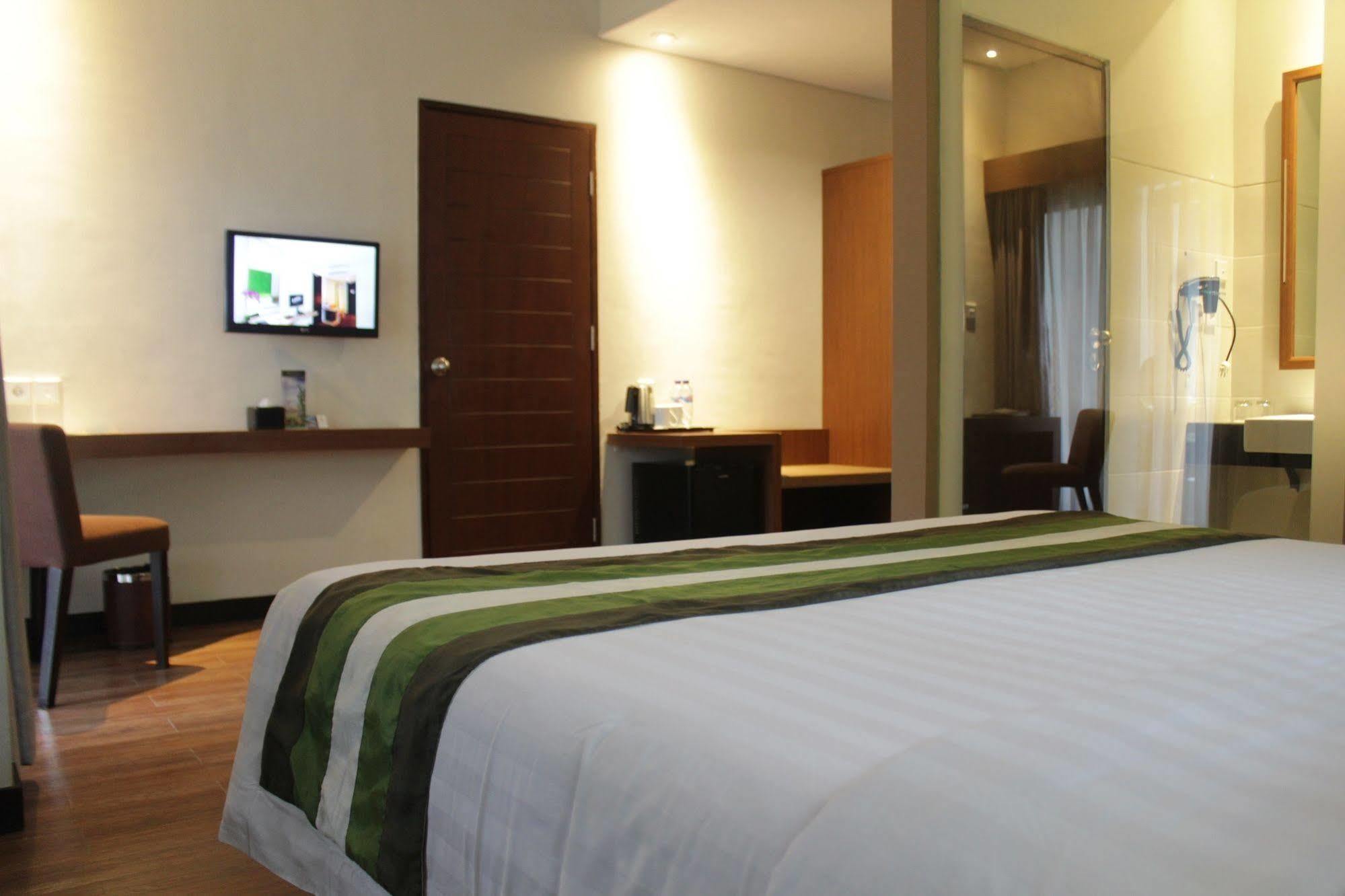 Grand Whiz Hotel Nusa Dua  Exterior photo