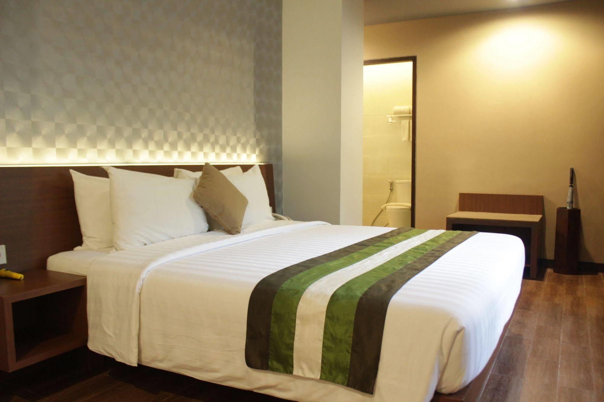 Grand Whiz Hotel Nusa Dua  Exterior photo