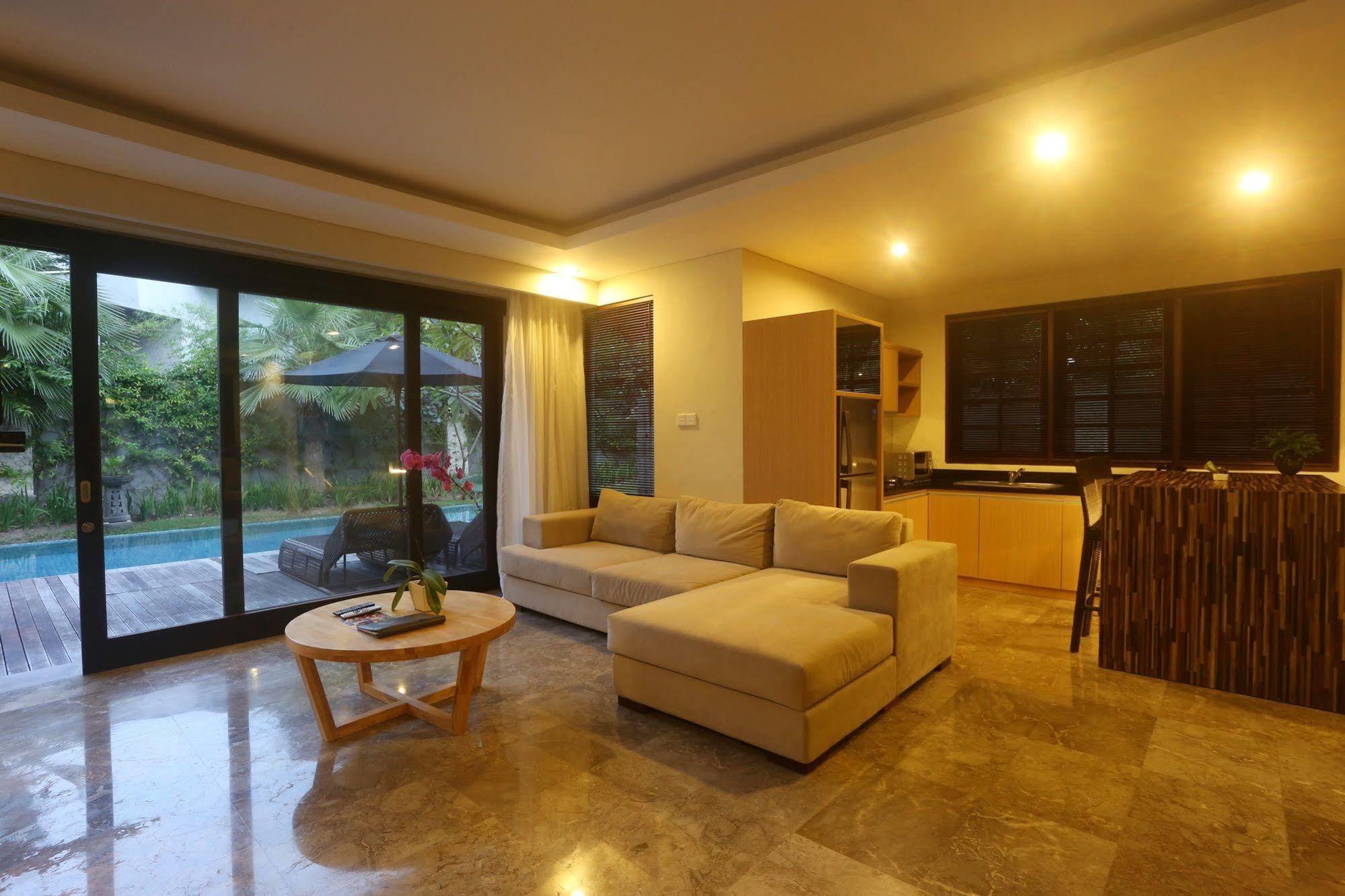 Grand Whiz Hotel Nusa Dua  Exterior photo