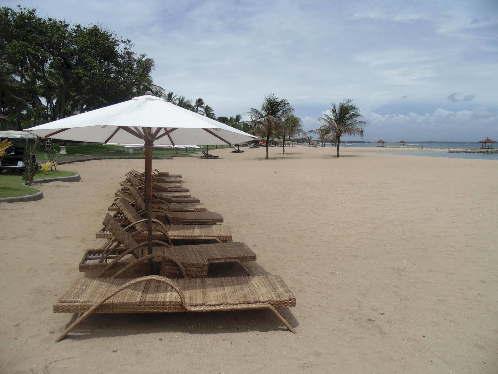 Grand Whiz Hotel Nusa Dua  Exterior photo